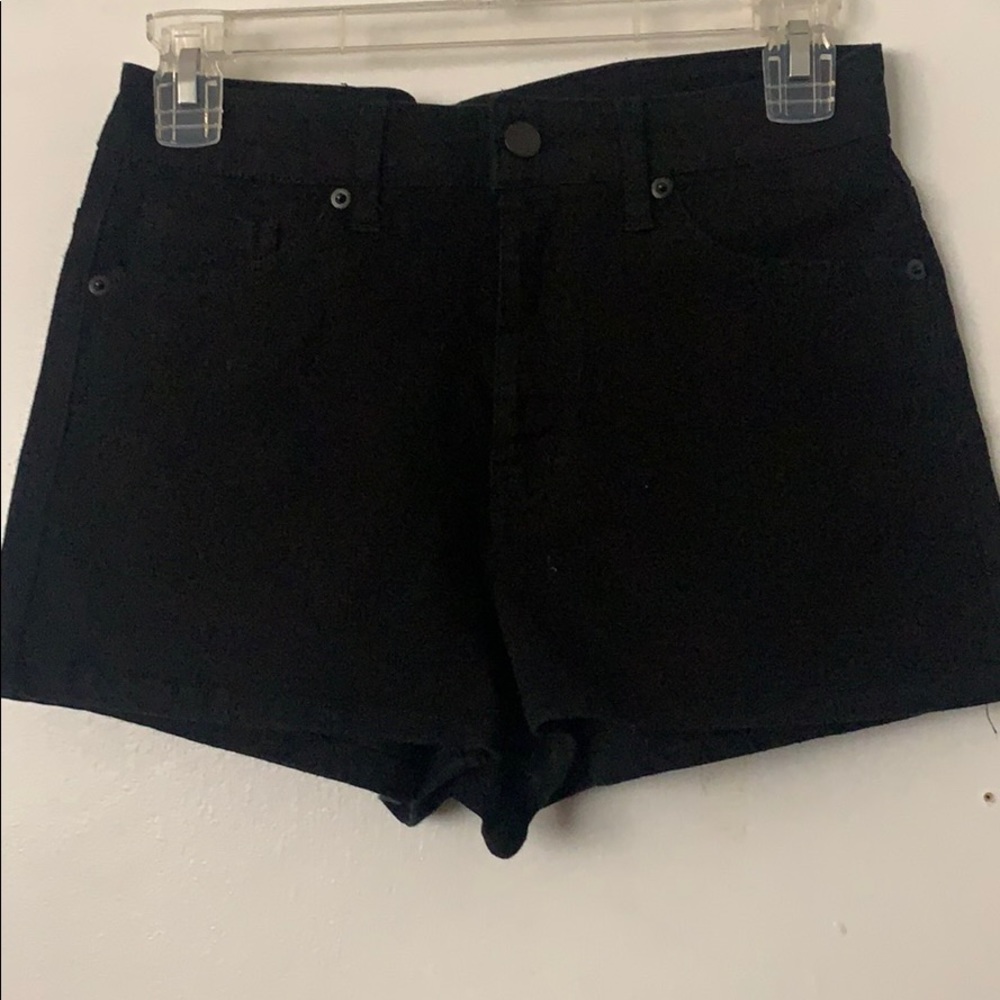 BLACK FOREVER 21 SHORTS